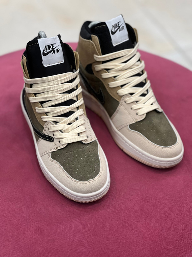 ترویس ساقدار صدری