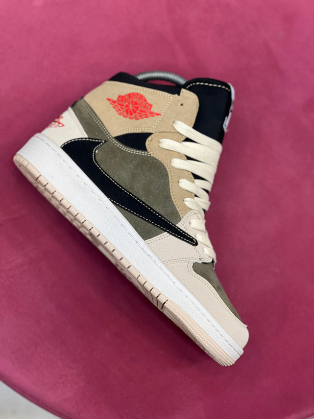 ترویس ساقدار صدری