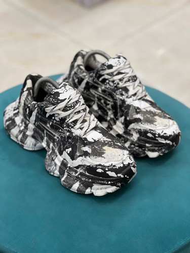 کتونی بالنسیاگا کاستوم