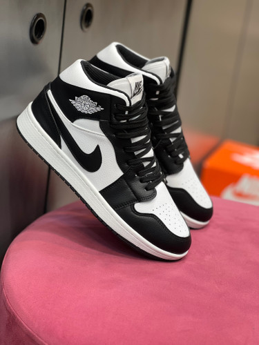 کتونی جردن 1 با دوخت حرفهای